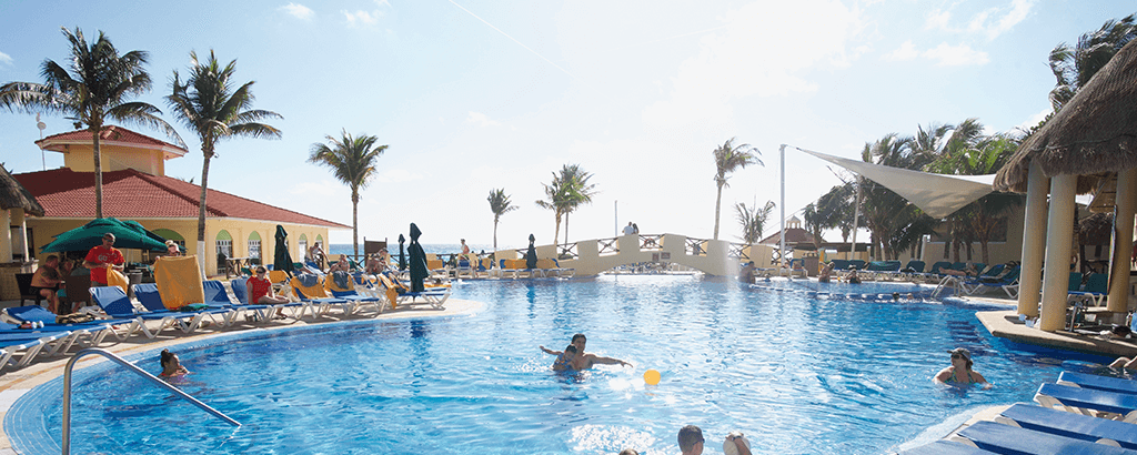 GR Solaris pool in summer vacations