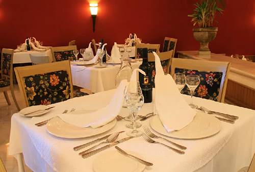 Resort with specialty restaurant. Marco Polo restaurant at gr solaris cancun All-Inclusive resort