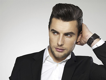 Haircut for the groom before your beach wedding in mexico