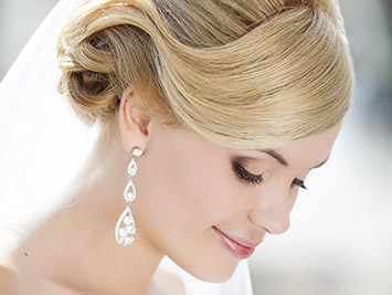 Bride hairstyle and makeup for your beach mexican wedding